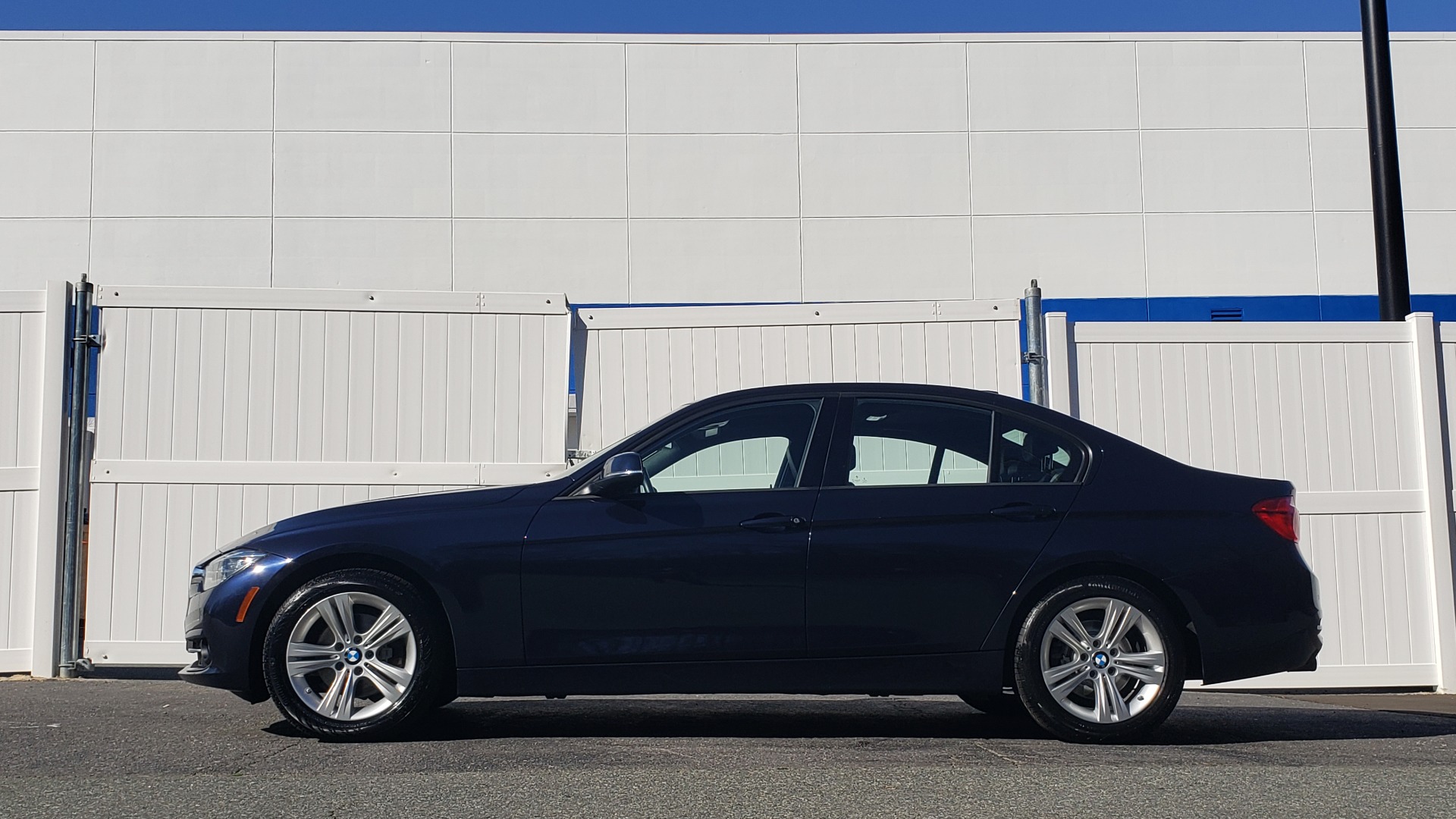 Used 2016 BMW 3 Series 328i PREMIUM / NAV / SUNROOF / DRIVE ASST / REARVIEW for sale Sold at Formula Imports in Charlotte NC 28227 2