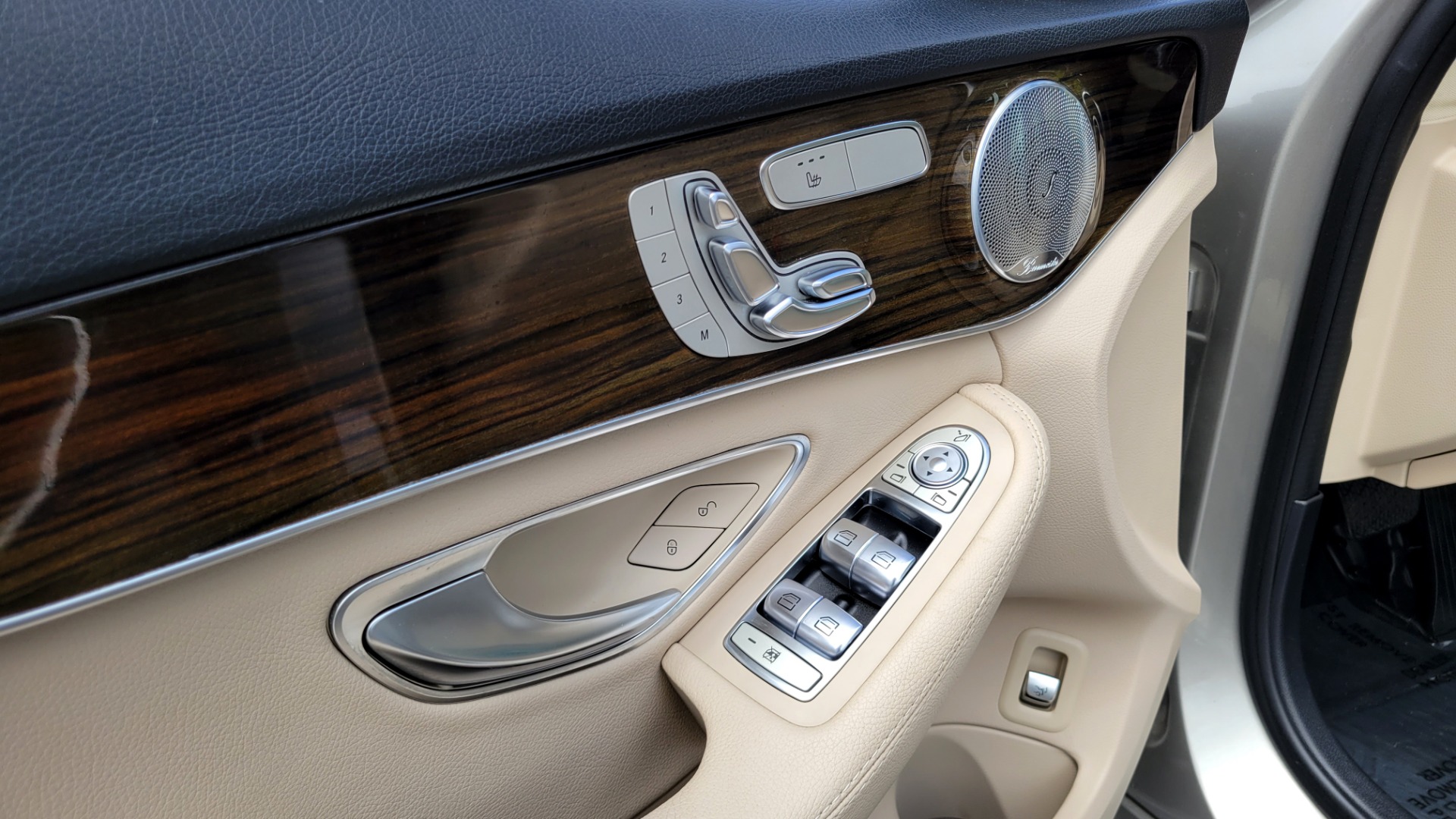Used 2019 Mercedes-Benz C-CLASS C 300 PREMIUM 4MATIC / BURMESTER / KEYLESS-GO / REARVIEW for sale Sold at Formula Imports in Charlotte NC 28227 26