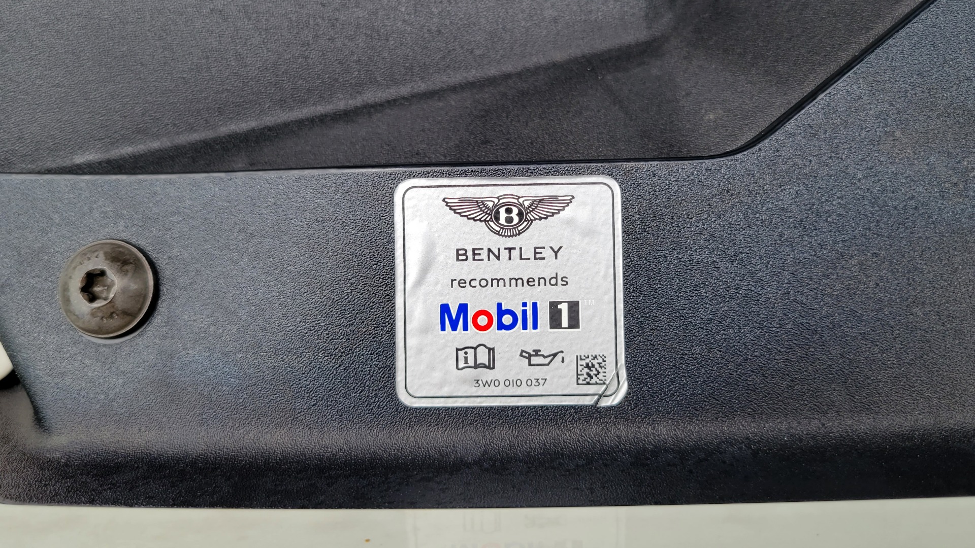 Used 2017 Bentley BENTAYGA W12 FIRST EDITION / AWD / NAV / HUD / SUNROOF / PREM SND / REARVIEW for sale $145,000 at Formula Imports in Charlotte NC 28227 21