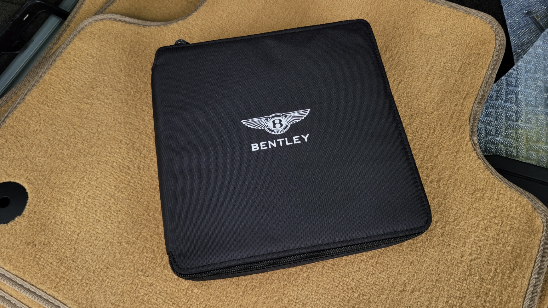Used 2017 Bentley BENTAYGA W12 FIRST EDITION / AWD / NAV / HUD / SUNROOF / PREM SND / REARVIEW for sale $145,000 at Formula Imports in Charlotte NC 28227 23