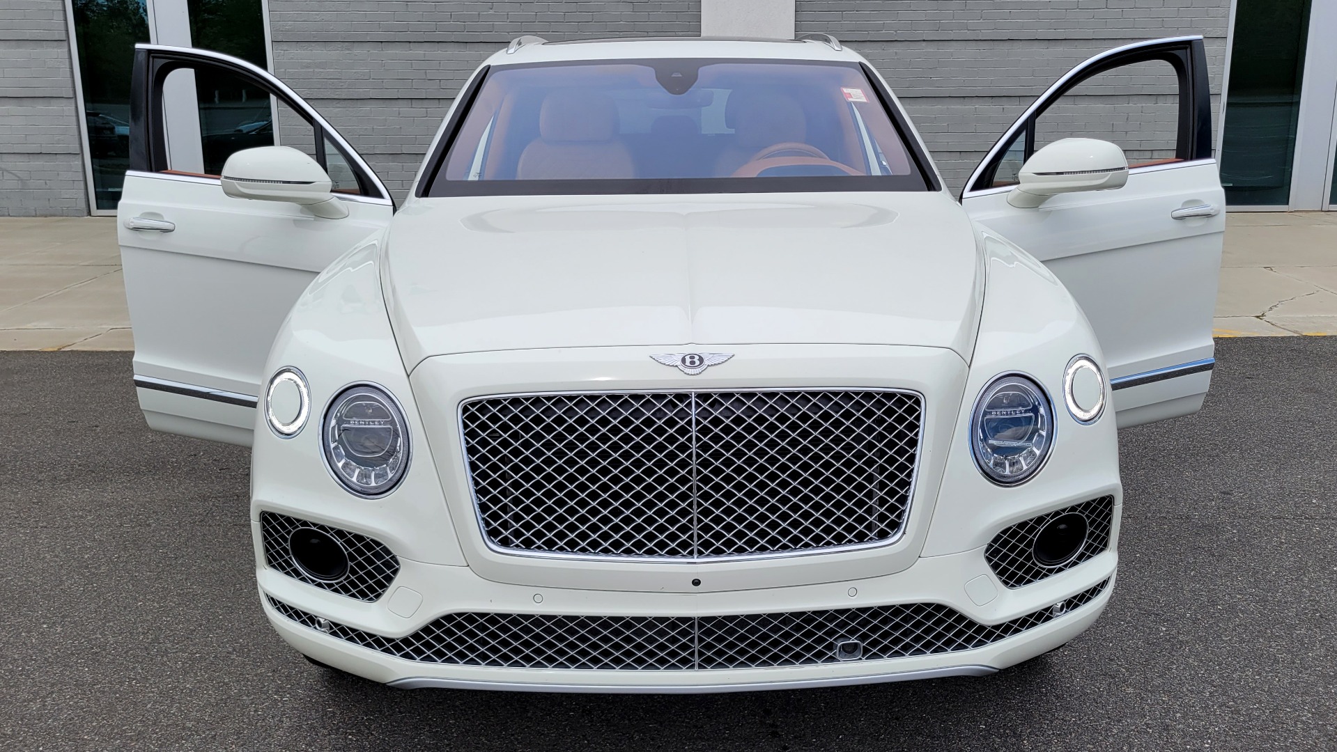 Used 2017 Bentley BENTAYGA W12 FIRST EDITION / AWD / NAV / HUD / SUNROOF / PREM SND / REARVIEW for sale $145,000 at Formula Imports in Charlotte NC 28227 30
