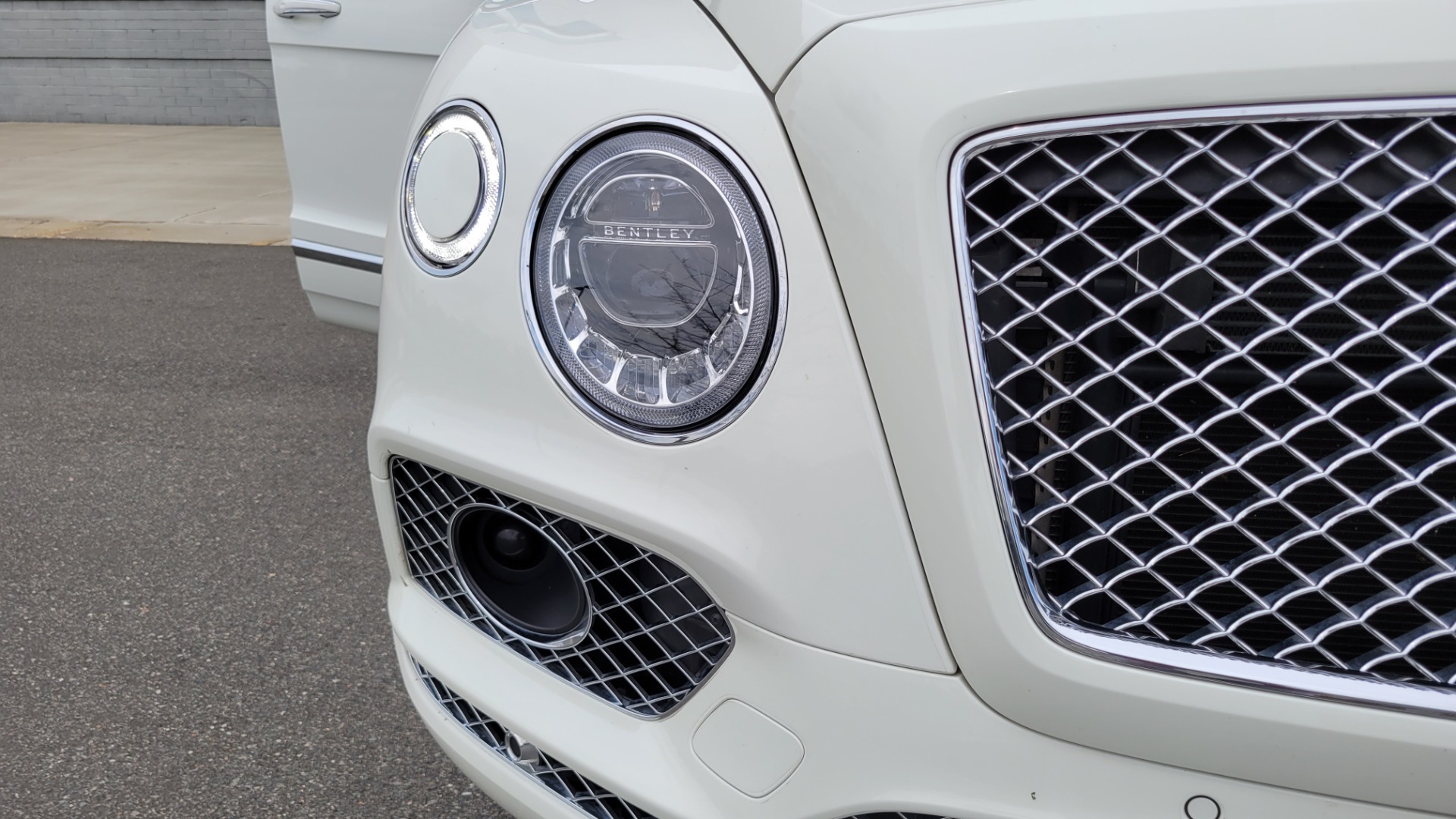 Used 2017 Bentley BENTAYGA W12 FIRST EDITION / AWD / NAV / HUD / SUNROOF / PREM SND / REARVIEW for sale $145,000 at Formula Imports in Charlotte NC 28227 31