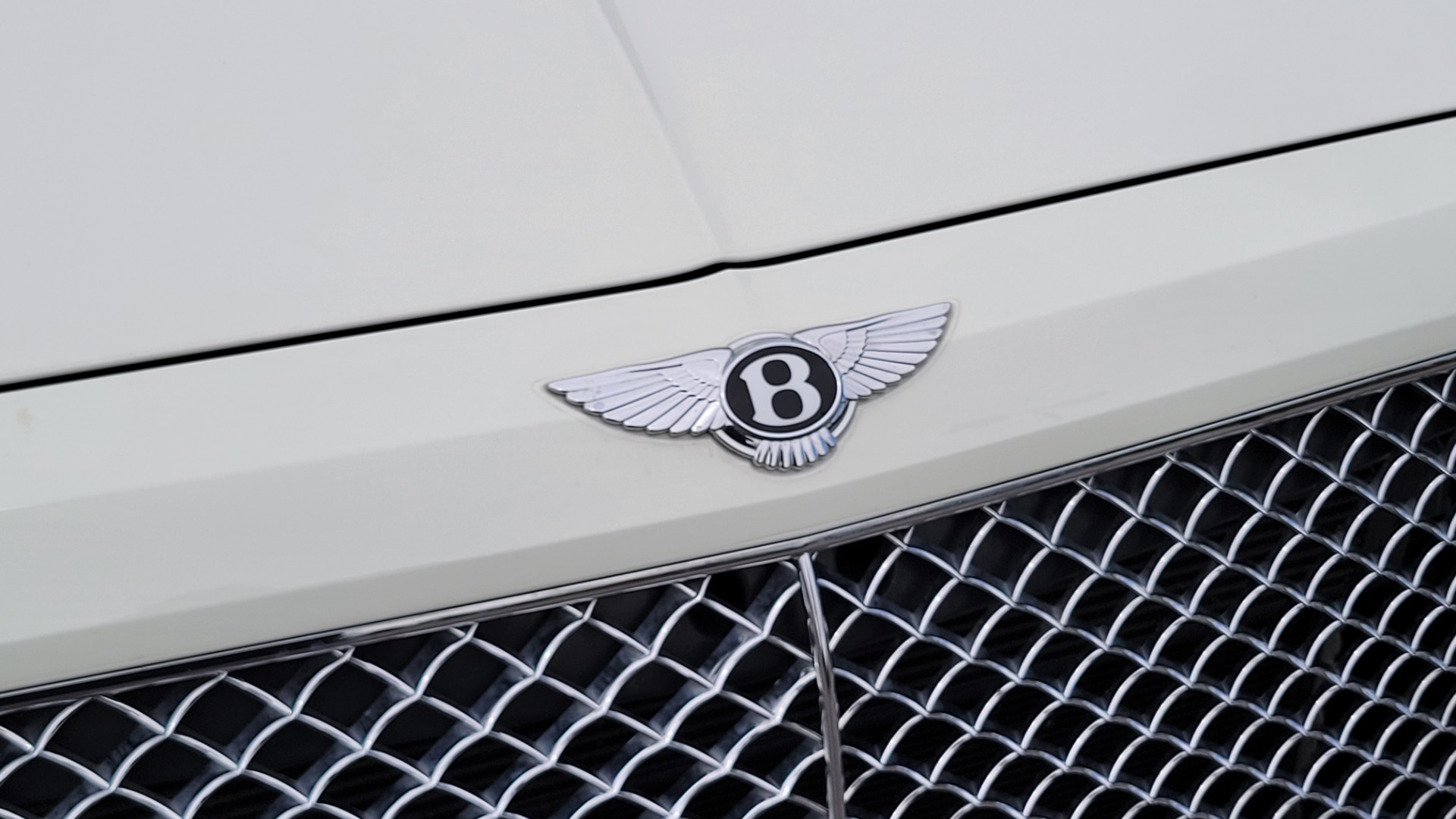 Used 2017 Bentley BENTAYGA W12 FIRST EDITION / AWD / NAV / HUD / SUNROOF / PREM SND / REARVIEW for sale $145,000 at Formula Imports in Charlotte NC 28227 33