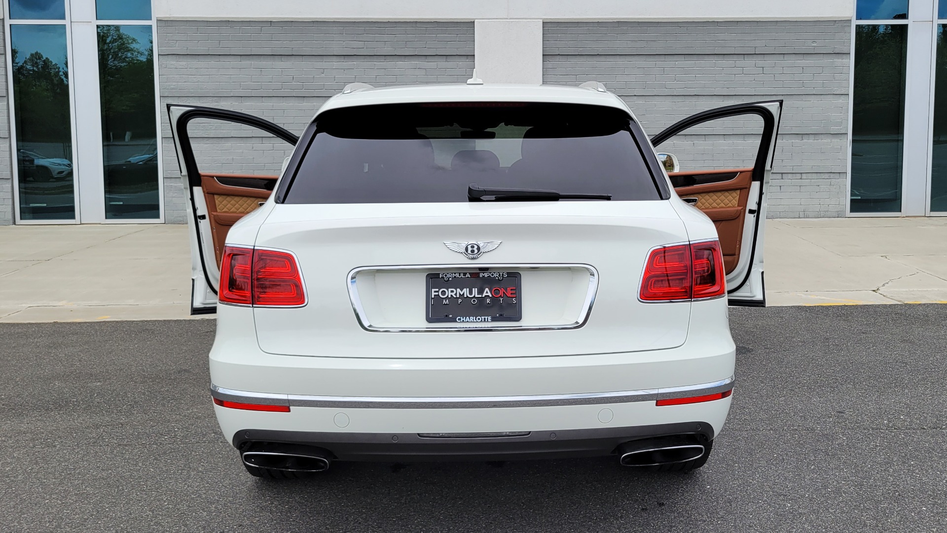 Used 2017 Bentley BENTAYGA W12 FIRST EDITION / AWD / NAV / HUD / SUNROOF / PREM SND / REARVIEW for sale $145,000 at Formula Imports in Charlotte NC 28227 36