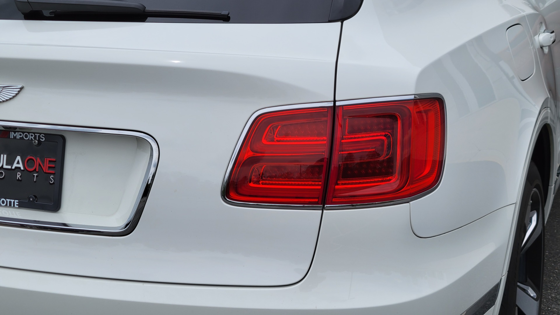 Used 2017 Bentley BENTAYGA W12 FIRST EDITION / AWD / NAV / HUD / SUNROOF / PREM SND / REARVIEW for sale $145,000 at Formula Imports in Charlotte NC 28227 38