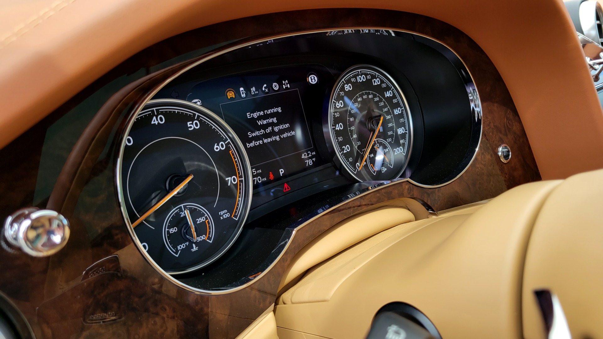 Used 2017 Bentley BENTAYGA W12 FIRST EDITION / AWD / NAV / HUD / SUNROOF / PREM SND / REARVIEW for sale $145,000 at Formula Imports in Charlotte NC 28227 49