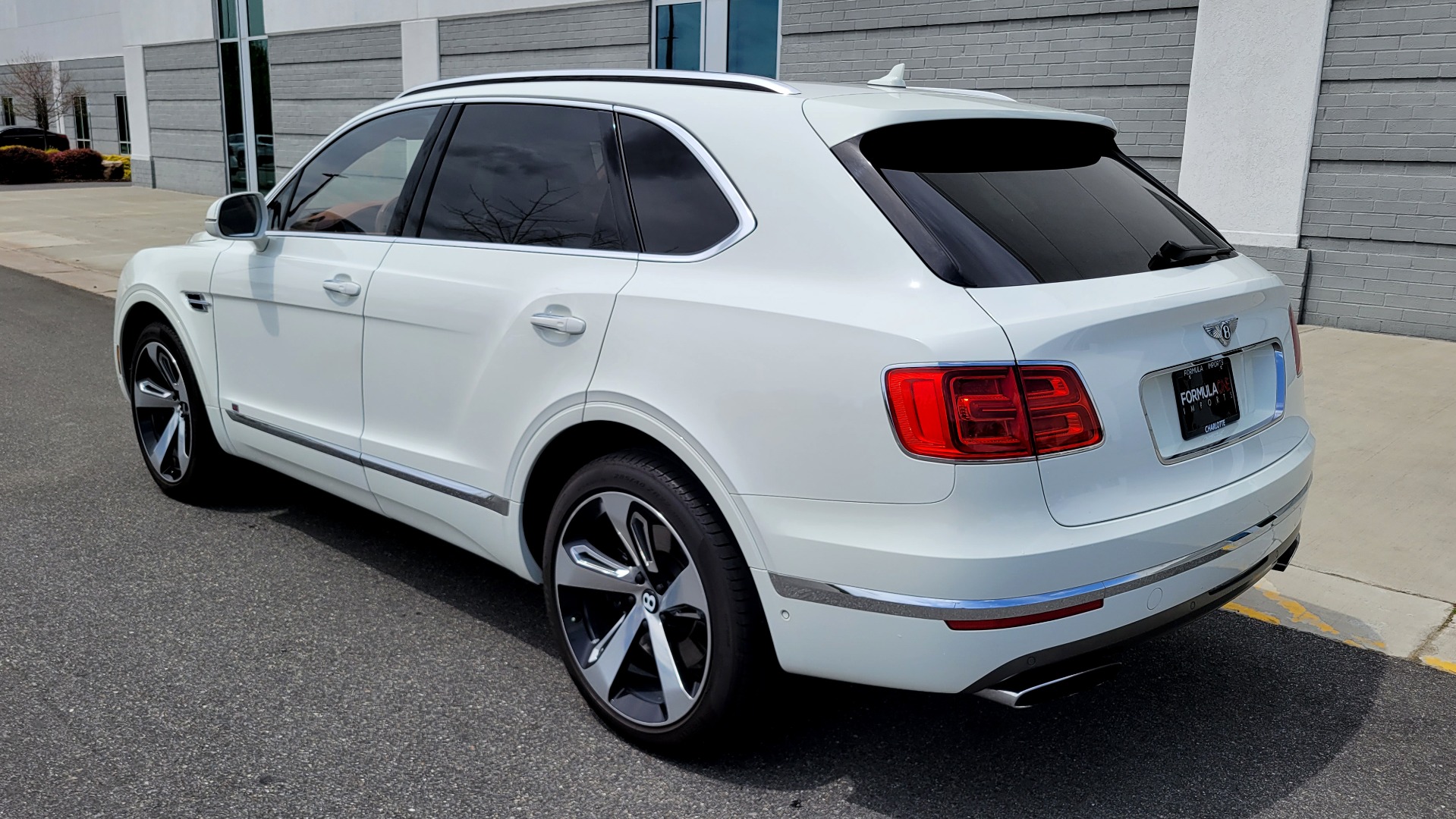 Used 2017 Bentley BENTAYGA W12 FIRST EDITION / AWD / NAV / HUD / SUNROOF / PREM SND / REARVIEW for sale $145,000 at Formula Imports in Charlotte NC 28227 5