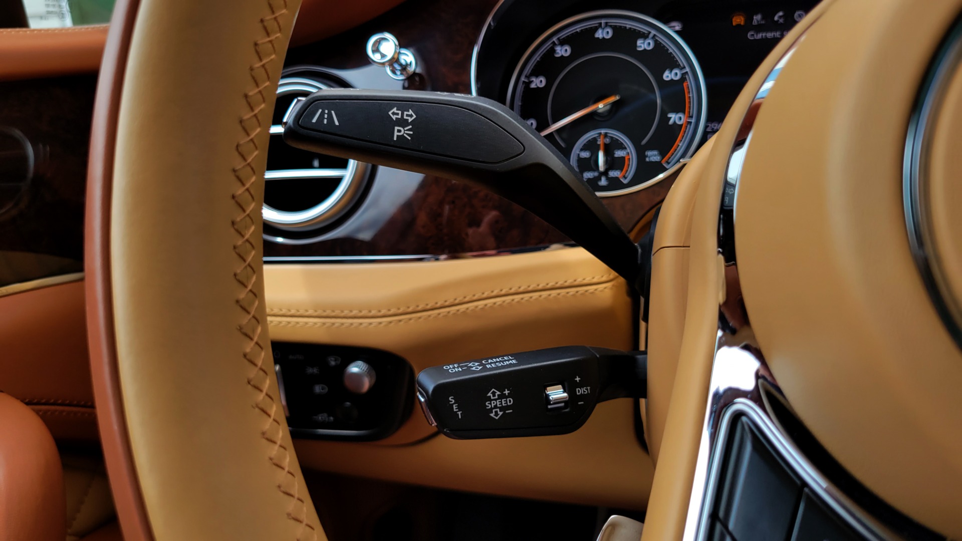 Used 2017 Bentley BENTAYGA W12 FIRST EDITION / AWD / NAV / HUD / SUNROOF / PREM SND / REARVIEW for sale $145,000 at Formula Imports in Charlotte NC 28227 52