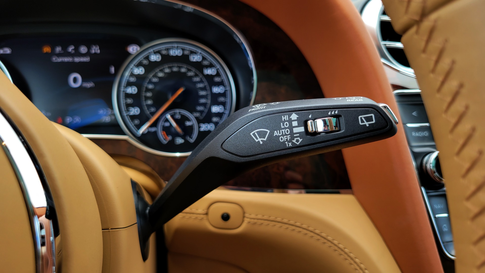 Used 2017 Bentley BENTAYGA W12 FIRST EDITION / AWD / NAV / HUD / SUNROOF / PREM SND / REARVIEW for sale $145,000 at Formula Imports in Charlotte NC 28227 53