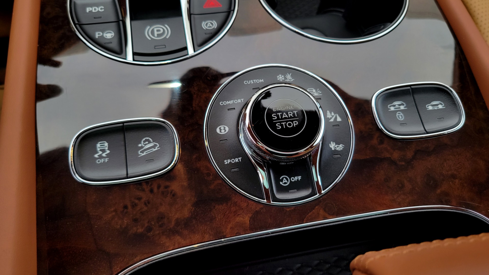 Used 2017 Bentley BENTAYGA W12 FIRST EDITION / AWD / NAV / HUD / SUNROOF / PREM SND / REARVIEW for sale $145,000 at Formula Imports in Charlotte NC 28227 57