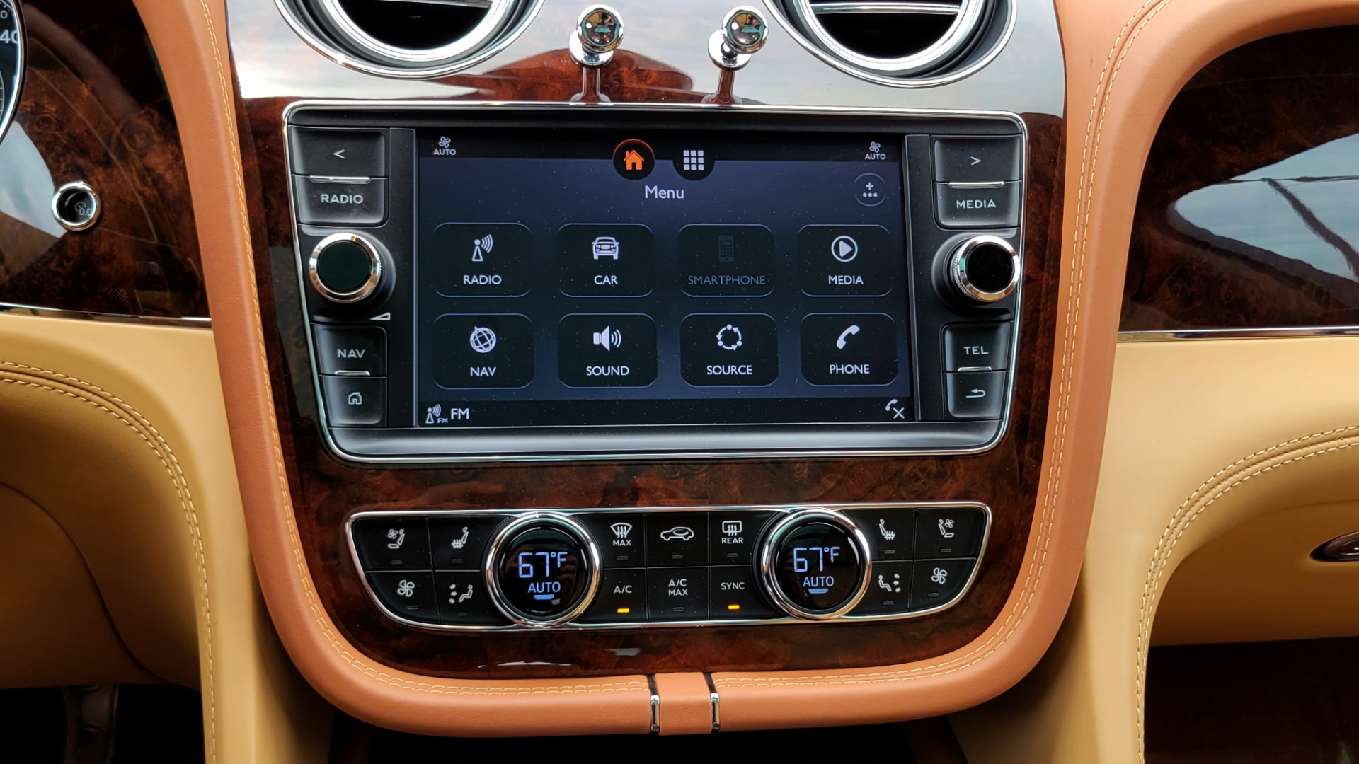 Used 2017 Bentley BENTAYGA W12 FIRST EDITION / AWD / NAV / HUD / SUNROOF / PREM SND / REARVIEW for sale $145,000 at Formula Imports in Charlotte NC 28227 60