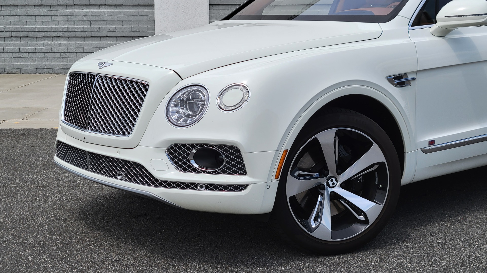 Used 2017 Bentley BENTAYGA W12 FIRST EDITION / AWD / NAV / HUD / SUNROOF / PREM SND / REARVIEW for sale $145,000 at Formula Imports in Charlotte NC 28227 7