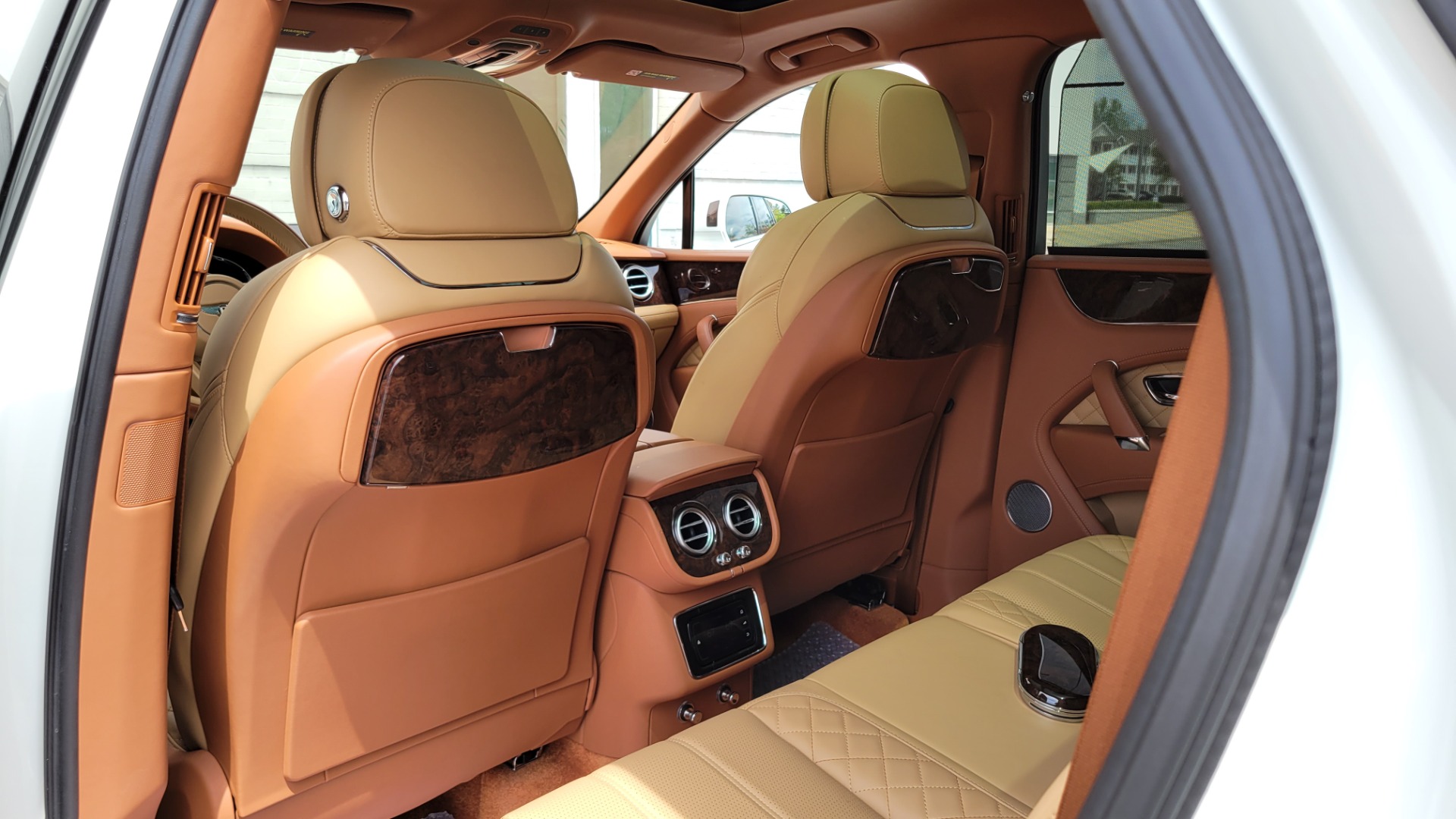 Used 2017 Bentley BENTAYGA W12 FIRST EDITION / AWD / NAV / HUD / SUNROOF / PREM SND / REARVIEW for sale $145,000 at Formula Imports in Charlotte NC 28227 72