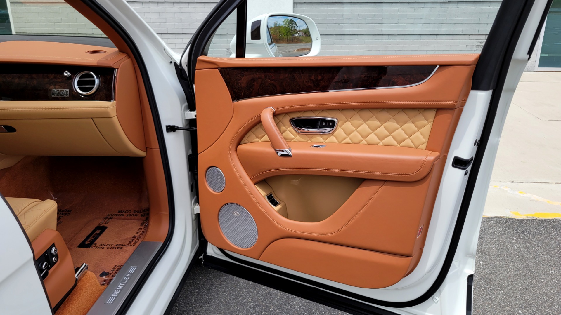 Used 2017 Bentley BENTAYGA W12 FIRST EDITION / AWD / NAV / HUD / SUNROOF / PREM SND / REARVIEW for sale $145,000 at Formula Imports in Charlotte NC 28227 76