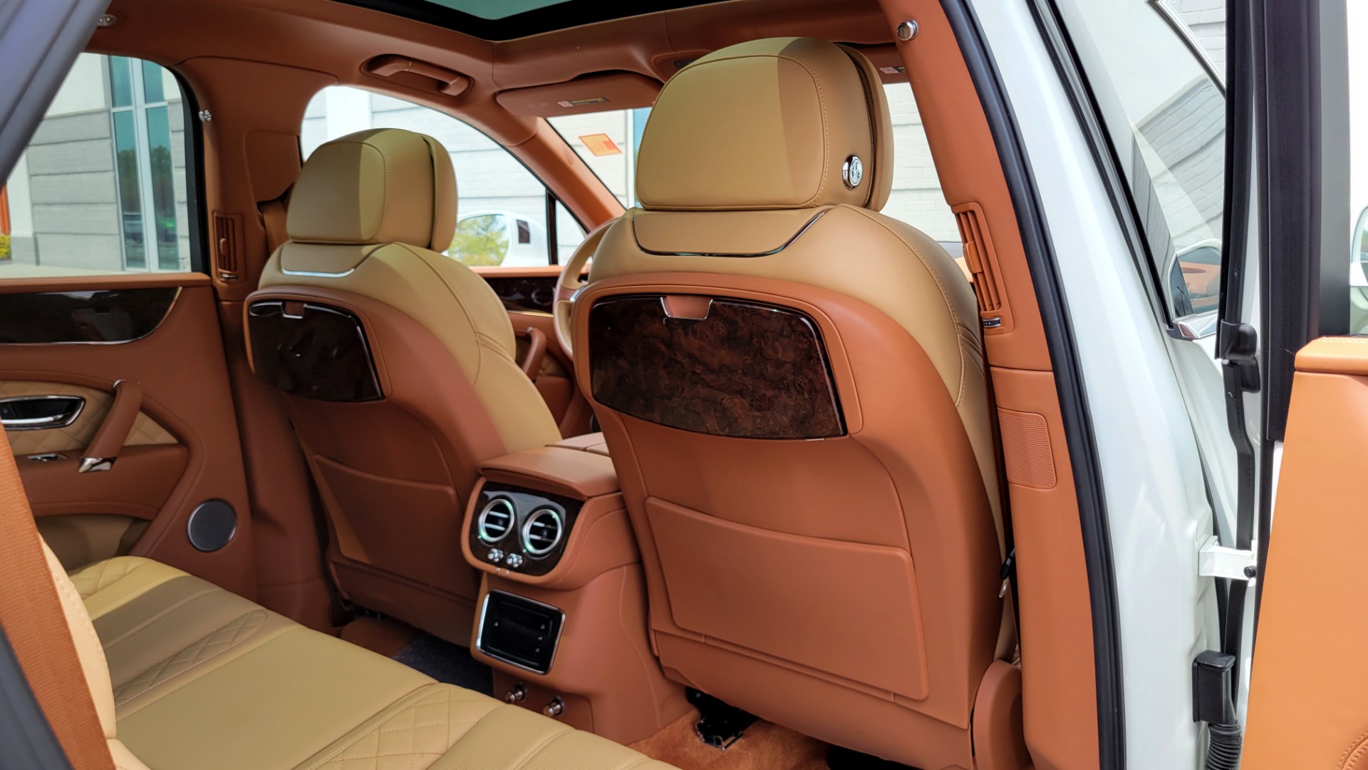 Used 2017 Bentley BENTAYGA W12 FIRST EDITION / AWD / NAV / HUD / SUNROOF / PREM SND / REARVIEW for sale $145,000 at Formula Imports in Charlotte NC 28227 93