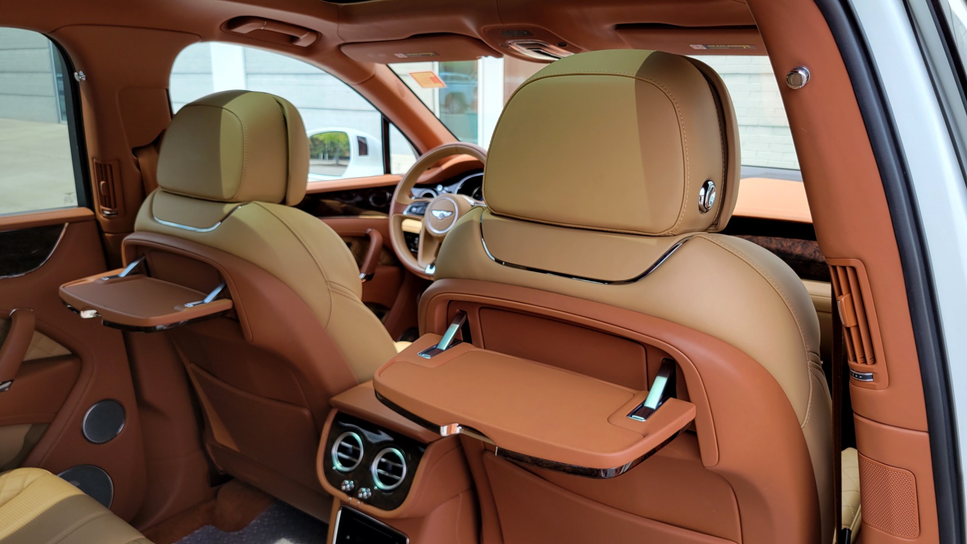 Used 2017 Bentley BENTAYGA W12 FIRST EDITION / AWD / NAV / HUD / SUNROOF / PREM SND / REARVIEW for sale $145,000 at Formula Imports in Charlotte NC 28227 95