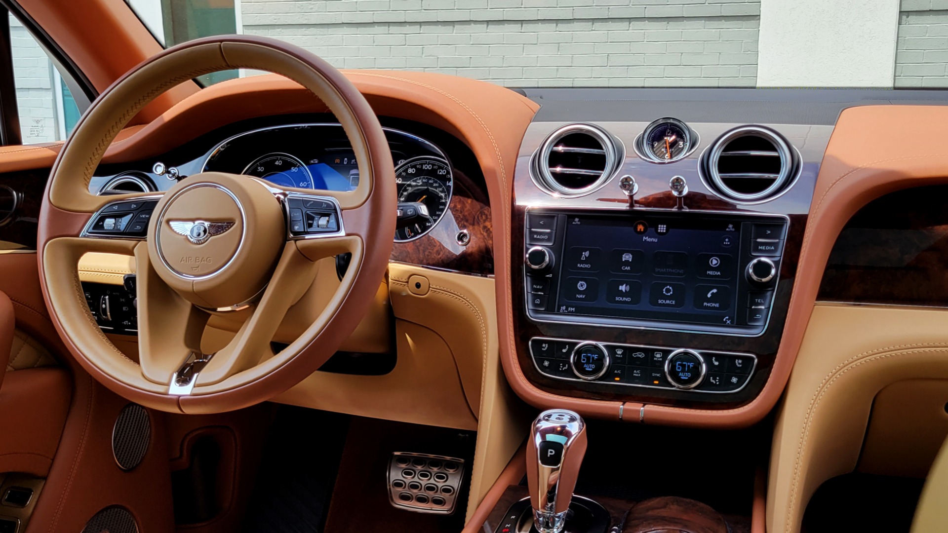 Used 2017 Bentley BENTAYGA W12 FIRST EDITION / AWD / NAV / HUD / SUNROOF / PREM SND / REARVIEW for sale $145,000 at Formula Imports in Charlotte NC 28227 97
