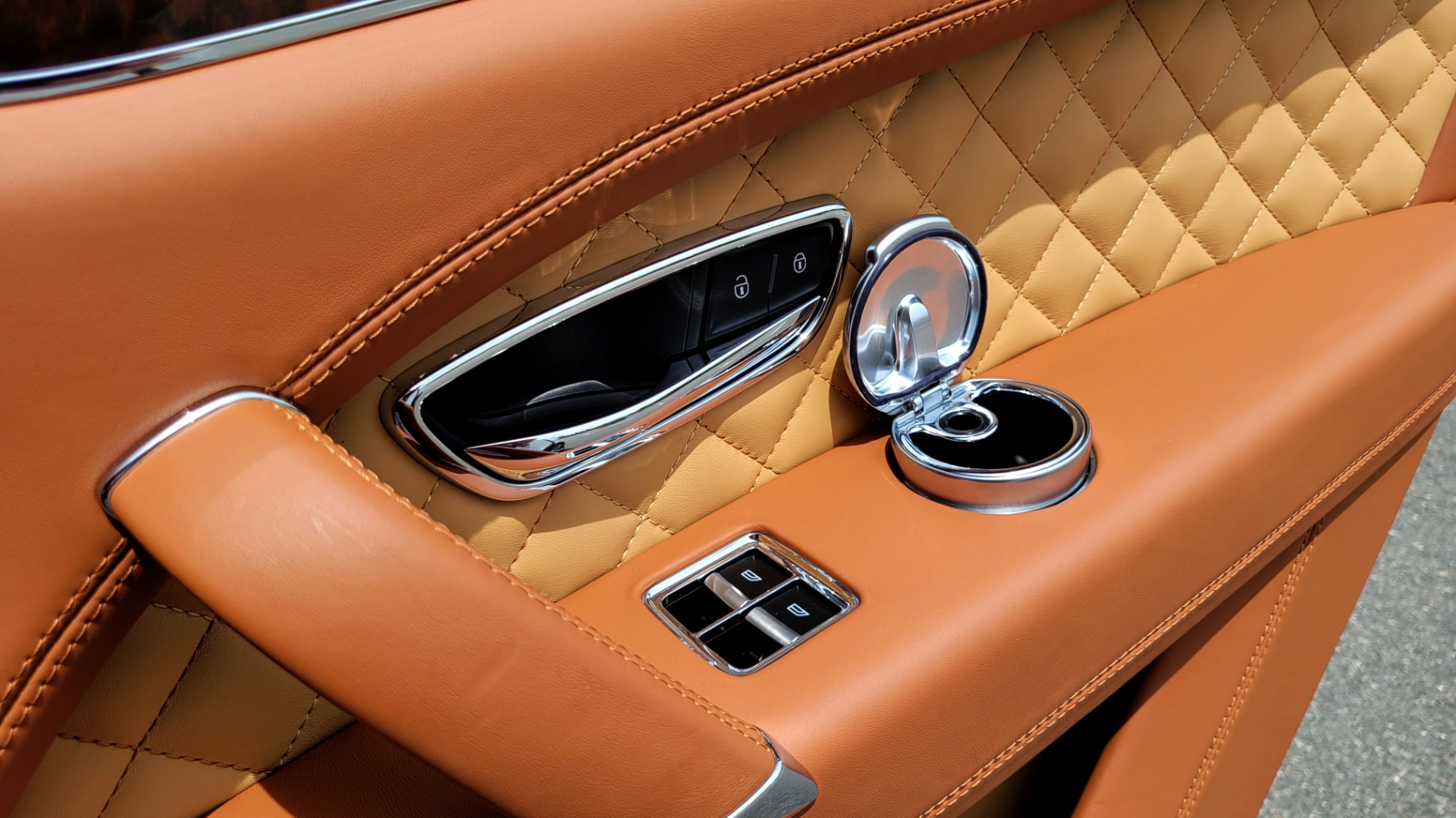 Used 2017 Bentley BENTAYGA W12 FIRST EDITION / AWD / NAV / HUD / SUNROOF / PREM SND / REARVIEW for sale $145,000 at Formula Imports in Charlotte NC 28227 98