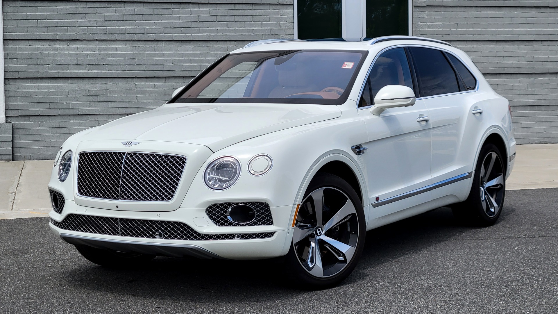 Used 2017 Bentley BENTAYGA W12 FIRST EDITION / AWD / NAV / HUD / SUNROOF / PREM SND / REARVIEW for sale $145,000 at Formula Imports in Charlotte NC 28227 1