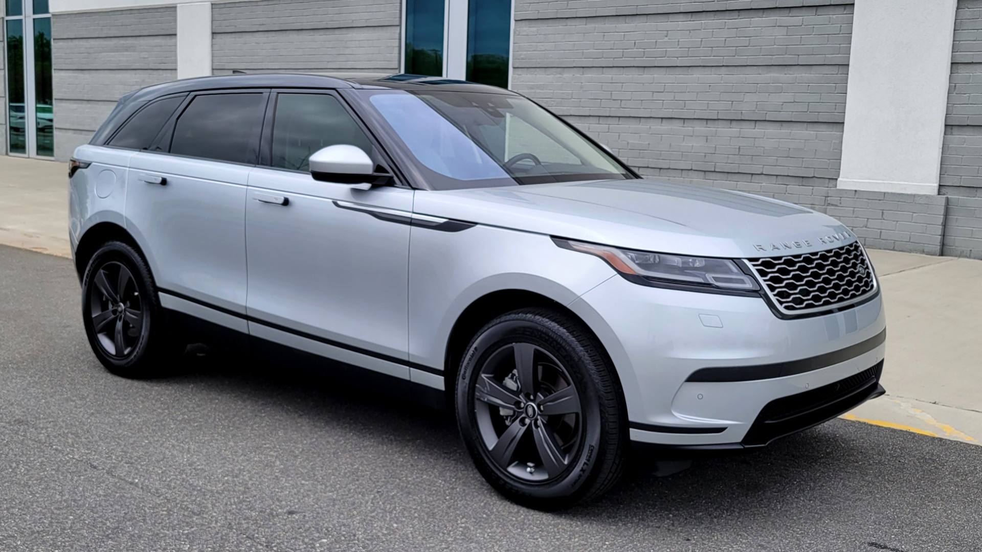 Used 2020 Land Rover RANGE ROVER VELAR S / AWD / 2.0L TURBO / NAV / SUNROOF / 19IN WHLS / REARVIEW for sale $59,995 at Formula Imports in Charlotte NC 28227 11