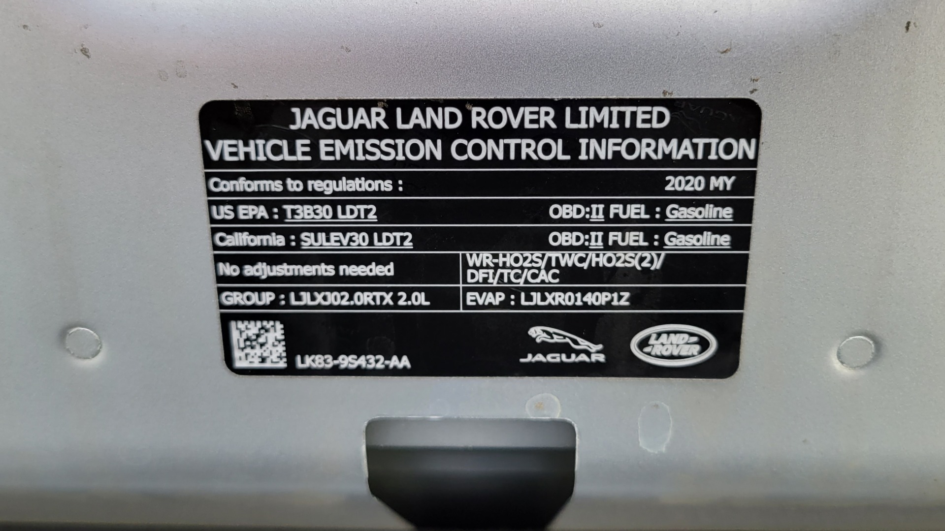 Used 2020 Land Rover RANGE ROVER VELAR S / AWD / 2.0L TURBO / NAV / SUNROOF / 19IN WHLS / REARVIEW for sale $59,995 at Formula Imports in Charlotte NC 28227 16