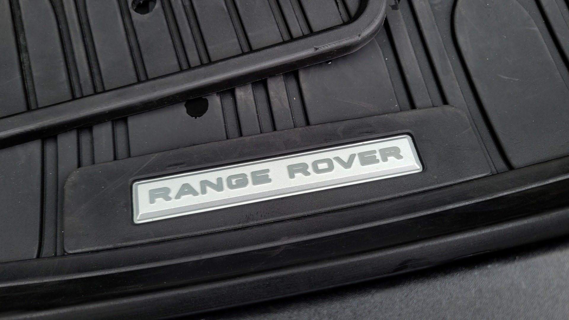 Used 2020 Land Rover RANGE ROVER VELAR S / AWD / 2.0L TURBO / NAV / SUNROOF / 19IN WHLS / REARVIEW for sale $59,995 at Formula Imports in Charlotte NC 28227 19