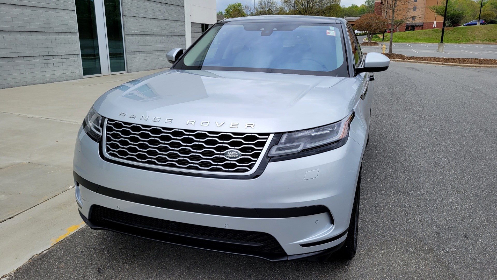 Used 2020 Land Rover RANGE ROVER VELAR S / AWD / 2.0L TURBO / NAV / SUNROOF / 19IN WHLS / REARVIEW for sale $59,995 at Formula Imports in Charlotte NC 28227 2