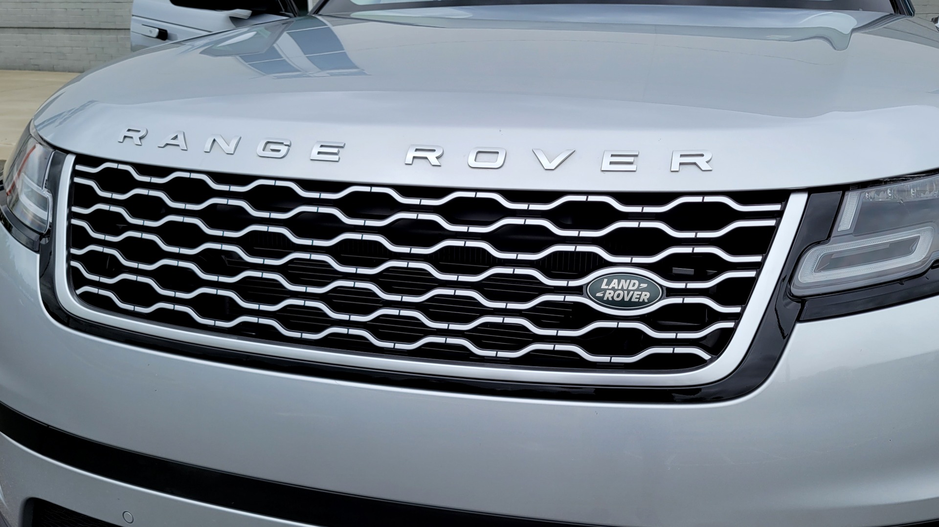 Used 2020 Land Rover RANGE ROVER VELAR S / AWD / 2.0L TURBO / NAV / SUNROOF / 19IN WHLS / REARVIEW for sale $59,995 at Formula Imports in Charlotte NC 28227 27