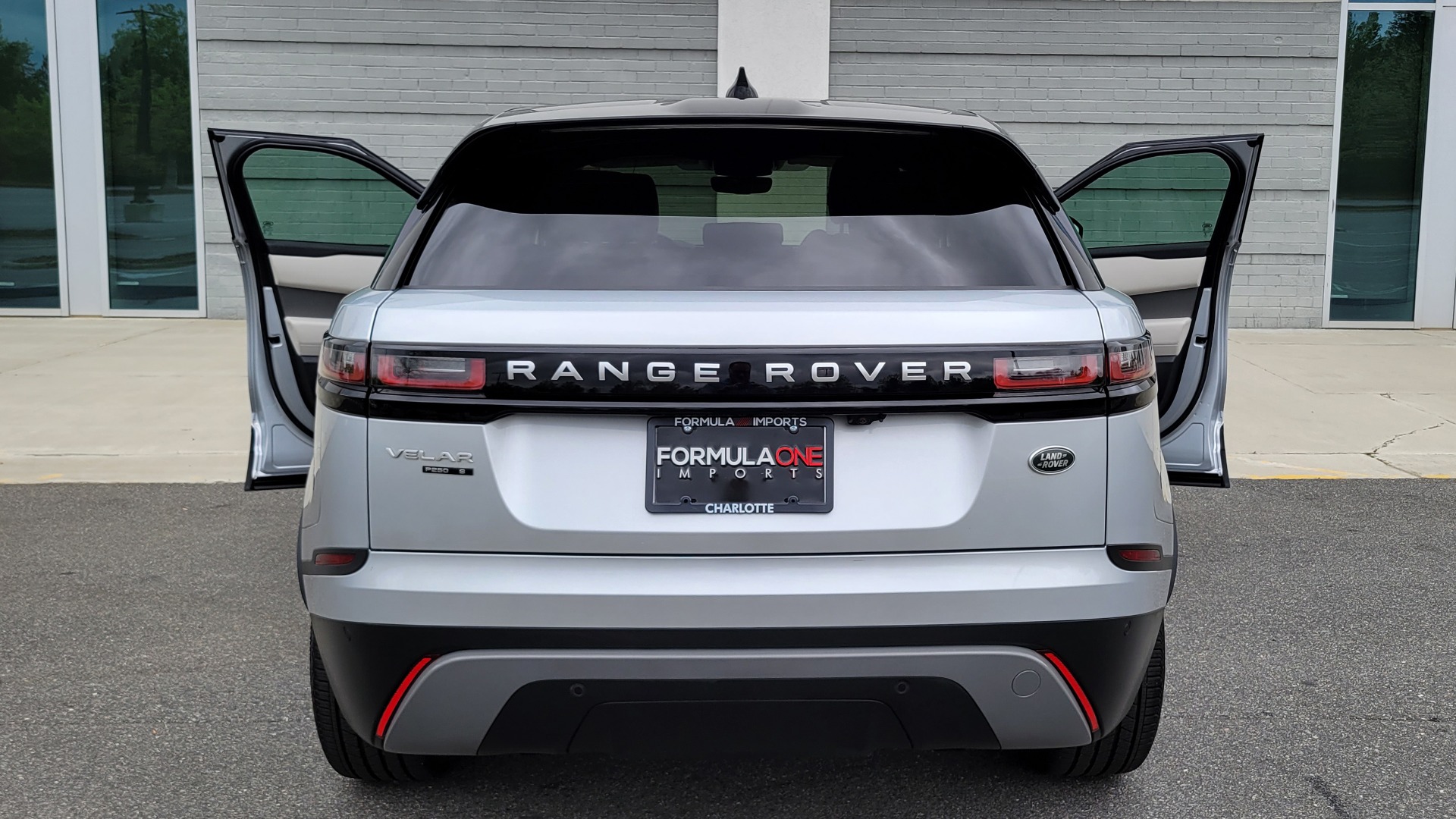 Used 2020 Land Rover RANGE ROVER VELAR S / AWD / 2.0L TURBO / NAV / SUNROOF / 19IN WHLS / REARVIEW for sale $59,995 at Formula Imports in Charlotte NC 28227 30