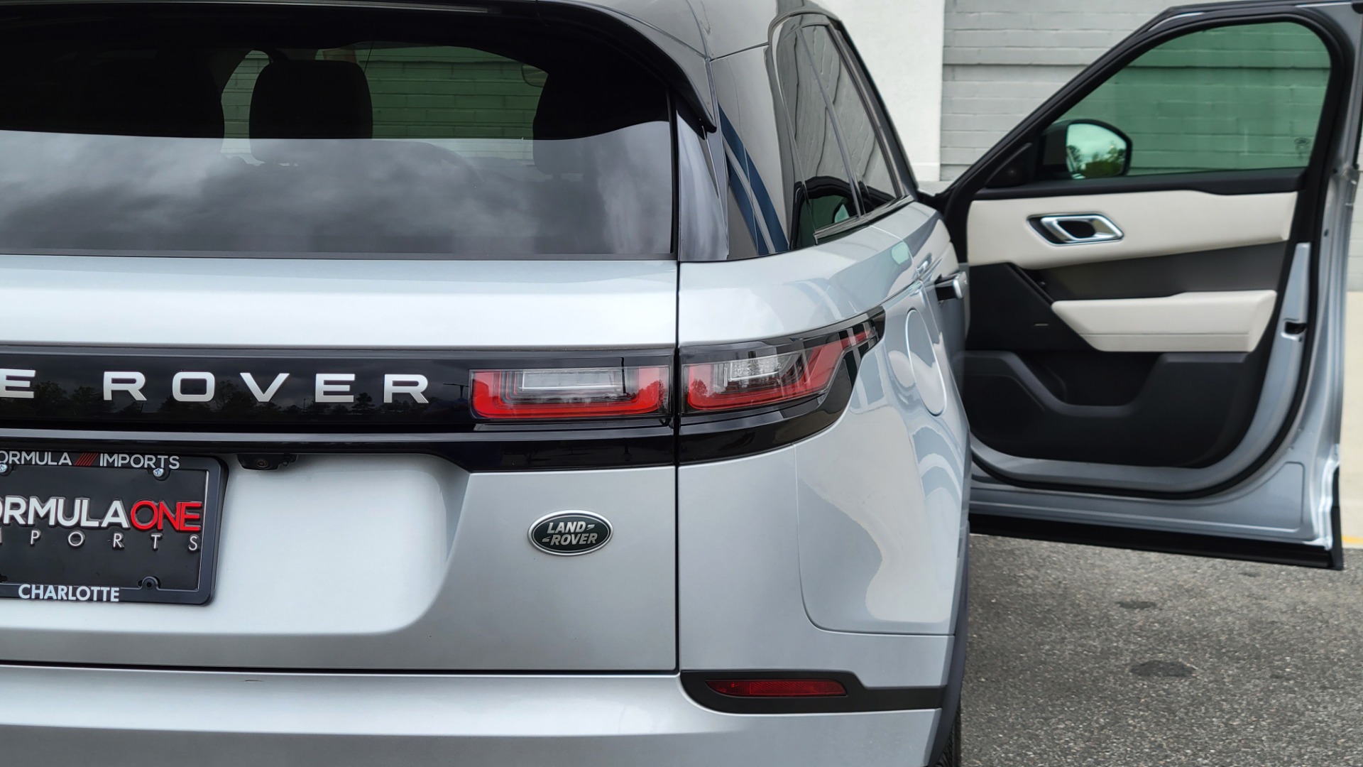 Used 2020 Land Rover RANGE ROVER VELAR S / AWD / 2.0L TURBO / NAV / SUNROOF / 19IN WHLS / REARVIEW for sale $59,995 at Formula Imports in Charlotte NC 28227 32