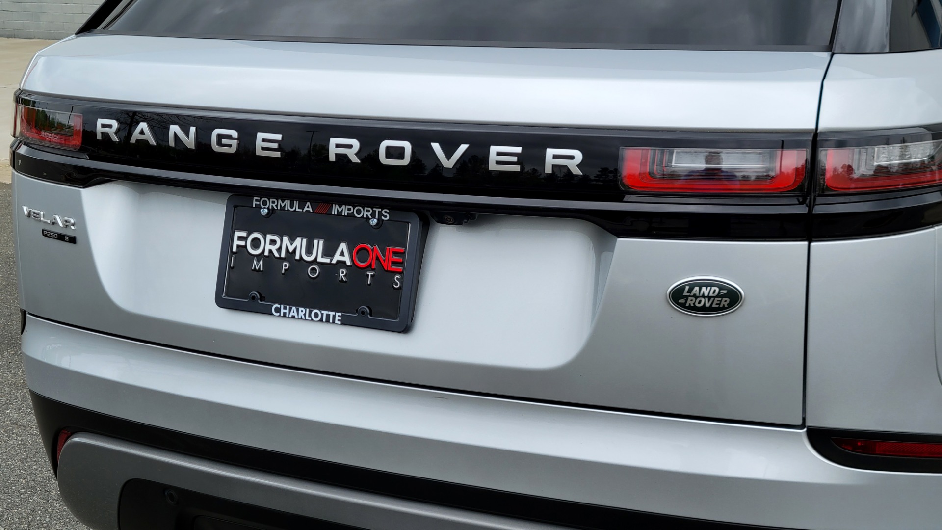 Used 2020 Land Rover RANGE ROVER VELAR S / AWD / 2.0L TURBO / NAV / SUNROOF / 19IN WHLS / REARVIEW for sale $59,995 at Formula Imports in Charlotte NC 28227 33