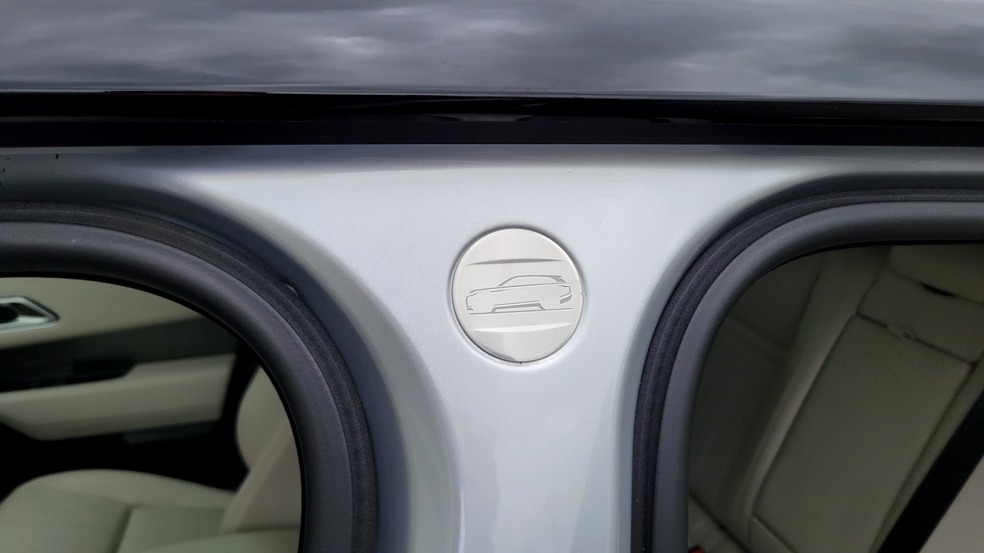 Used 2020 Land Rover RANGE ROVER VELAR S / AWD / 2.0L TURBO / NAV / SUNROOF / 19IN WHLS / REARVIEW for sale $59,995 at Formula Imports in Charlotte NC 28227 41