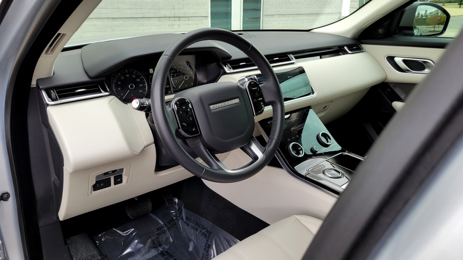 Used 2020 Land Rover RANGE ROVER VELAR S / AWD / 2.0L TURBO / NAV / SUNROOF / 19IN WHLS / REARVIEW for sale $59,995 at Formula Imports in Charlotte NC 28227 42