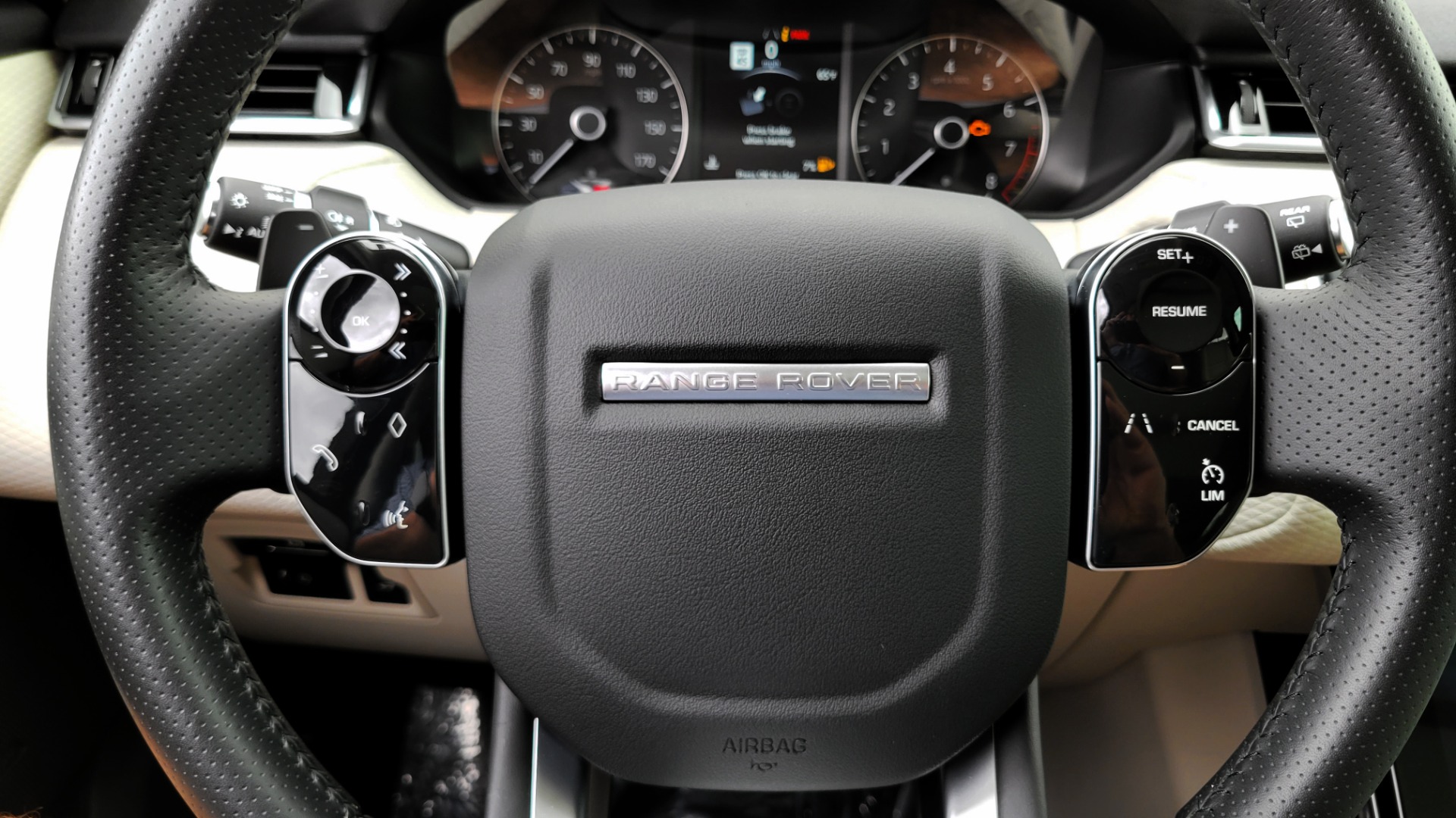 Used 2020 Land Rover RANGE ROVER VELAR S / AWD / 2.0L TURBO / NAV / SUNROOF / 19IN WHLS / REARVIEW for sale $59,995 at Formula Imports in Charlotte NC 28227 44