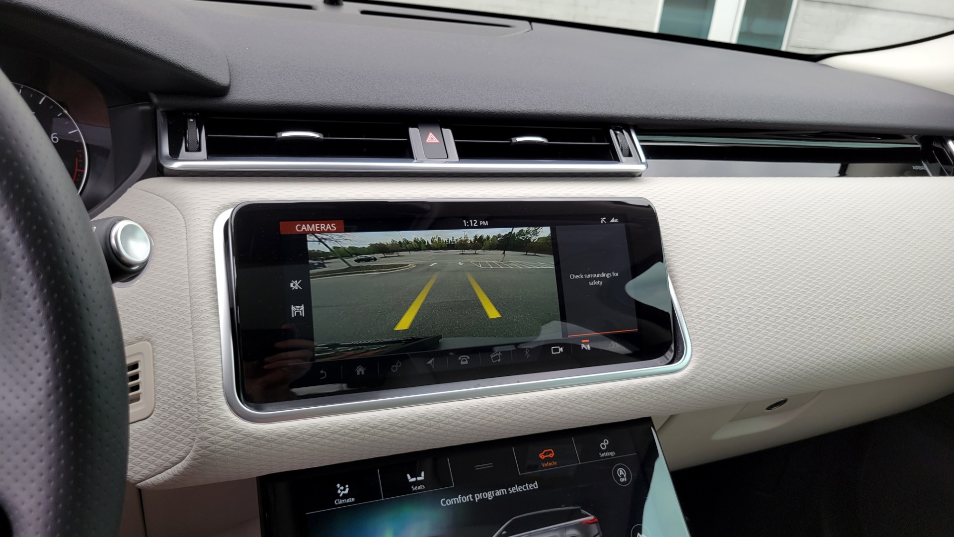 Used 2020 Land Rover RANGE ROVER VELAR S / AWD / 2.0L TURBO / NAV / SUNROOF / 19IN WHLS / REARVIEW for sale $59,995 at Formula Imports in Charlotte NC 28227 50