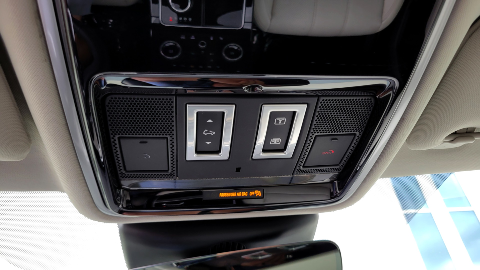 Used 2020 Land Rover RANGE ROVER VELAR S / AWD / 2.0L TURBO / NAV / SUNROOF / 19IN WHLS / REARVIEW for sale $59,995 at Formula Imports in Charlotte NC 28227 58