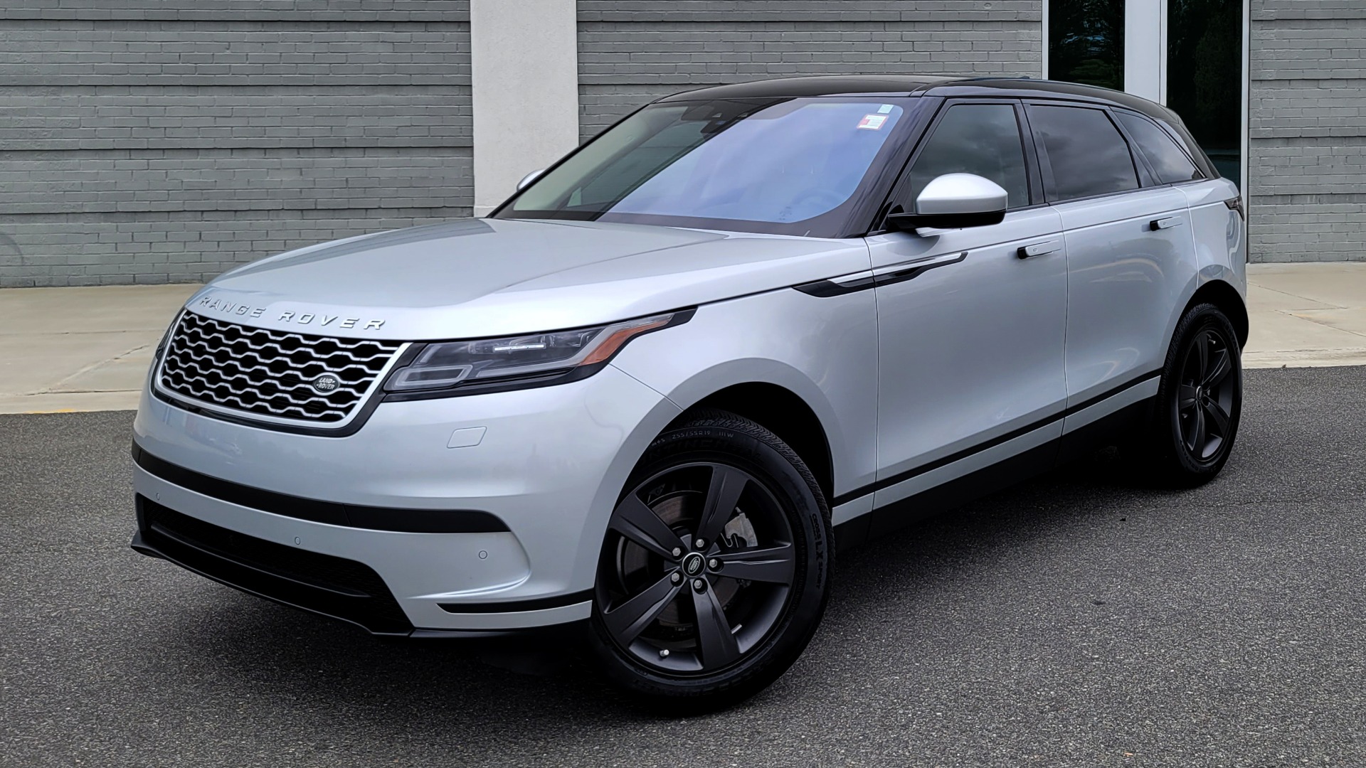 Used 2020 Land Rover RANGE ROVER VELAR S / AWD / 2.0L TURBO / NAV / SUNROOF / 19IN WHLS / REARVIEW for sale $59,995 at Formula Imports in Charlotte NC 28227 6