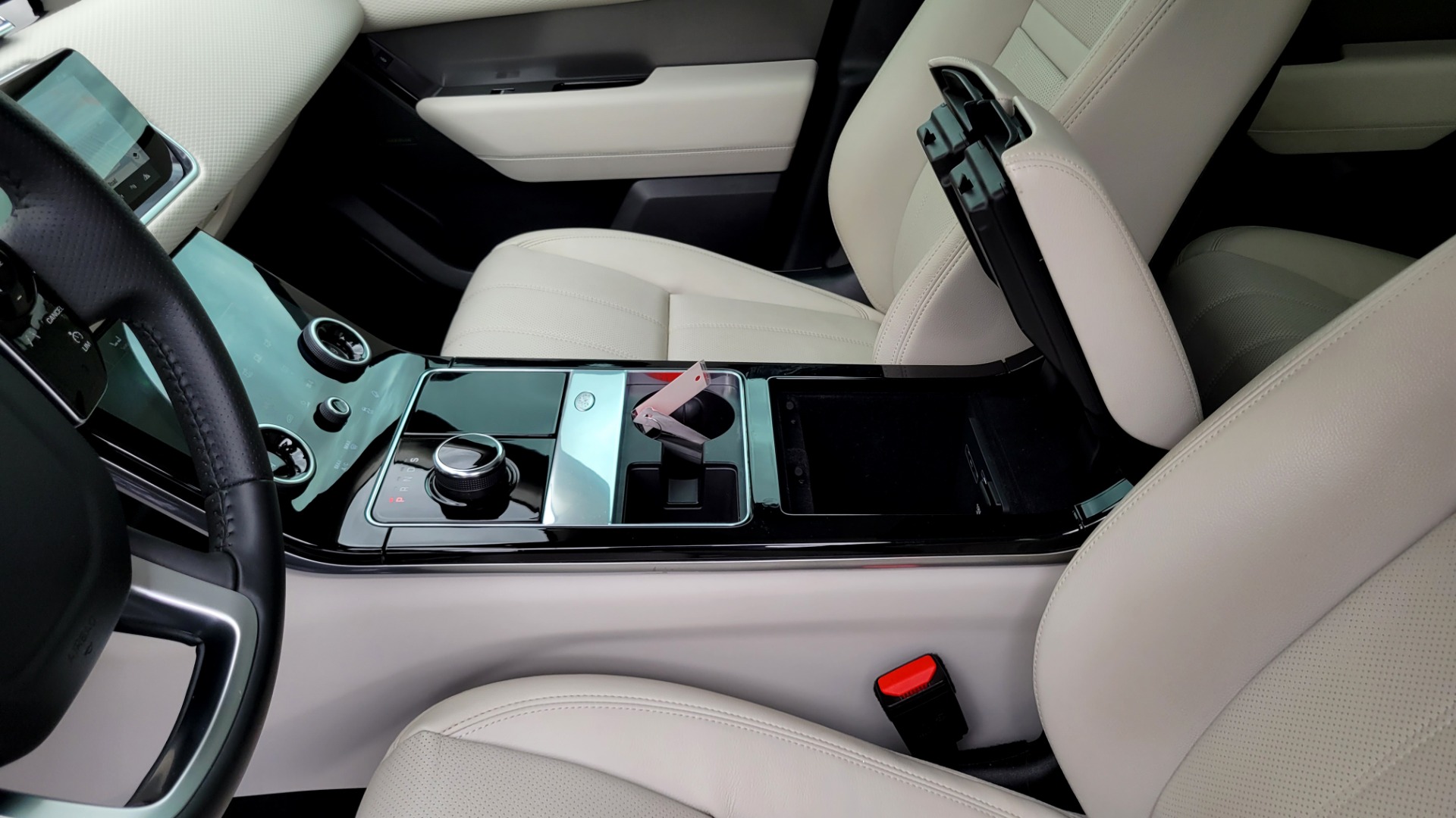 Used 2020 Land Rover RANGE ROVER VELAR S / AWD / 2.0L TURBO / NAV / SUNROOF / 19IN WHLS / REARVIEW for sale $59,995 at Formula Imports in Charlotte NC 28227 60