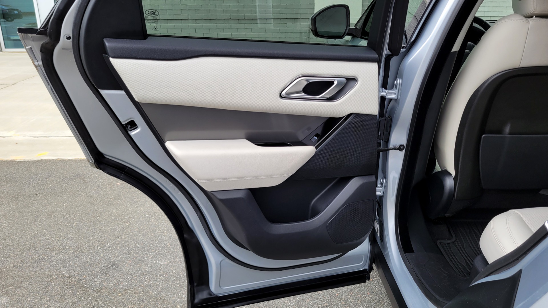 Used 2020 Land Rover RANGE ROVER VELAR S / AWD / 2.0L TURBO / NAV / SUNROOF / 19IN WHLS / REARVIEW for sale $59,995 at Formula Imports in Charlotte NC 28227 63