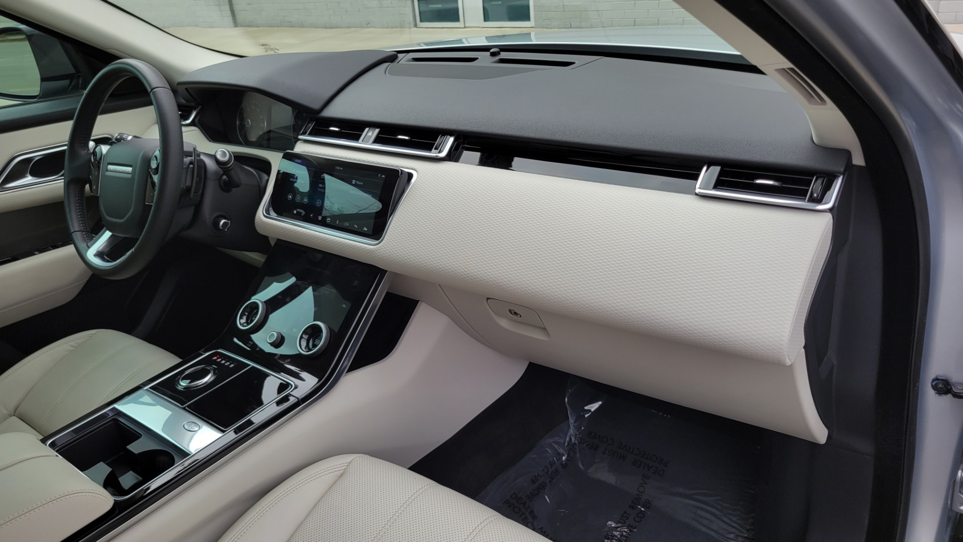 Used 2020 Land Rover RANGE ROVER VELAR S / AWD / 2.0L TURBO / NAV / SUNROOF / 19IN WHLS / REARVIEW for sale $59,995 at Formula Imports in Charlotte NC 28227 73