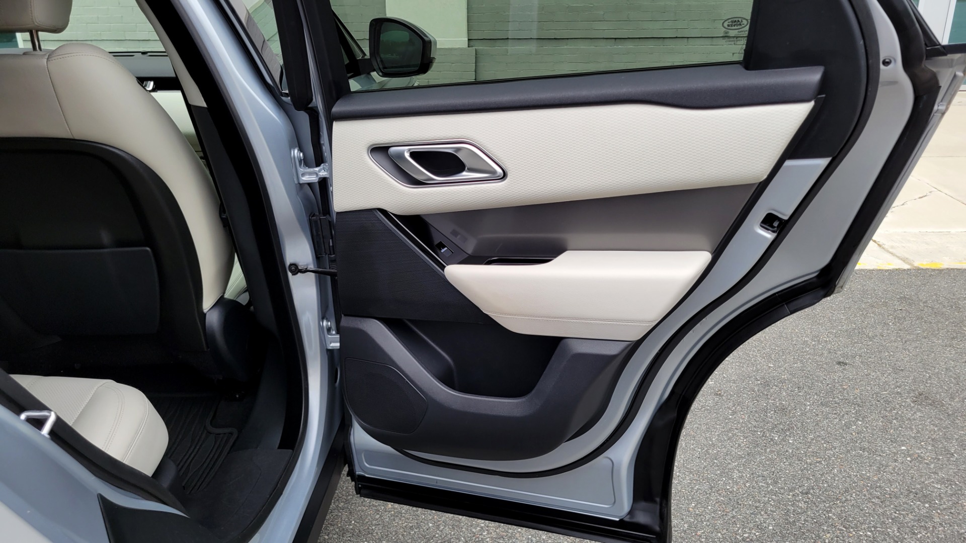 Used 2020 Land Rover RANGE ROVER VELAR S / AWD / 2.0L TURBO / NAV / SUNROOF / 19IN WHLS / REARVIEW for sale $59,995 at Formula Imports in Charlotte NC 28227 75