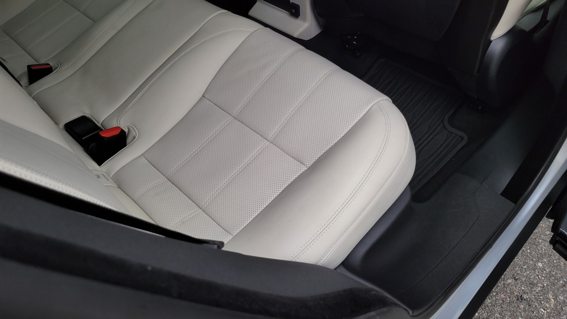 Used 2020 Land Rover RANGE ROVER VELAR S / AWD / 2.0L TURBO / NAV / SUNROOF / 19IN WHLS / REARVIEW for sale $59,995 at Formula Imports in Charlotte NC 28227 76