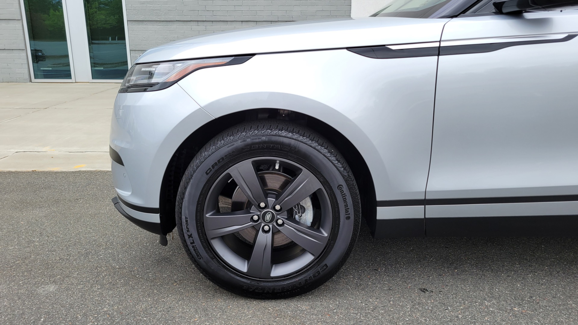 Used 2020 Land Rover RANGE ROVER VELAR S / AWD / 2.0L TURBO / NAV / SUNROOF / 19IN WHLS / REARVIEW for sale $59,995 at Formula Imports in Charlotte NC 28227 85