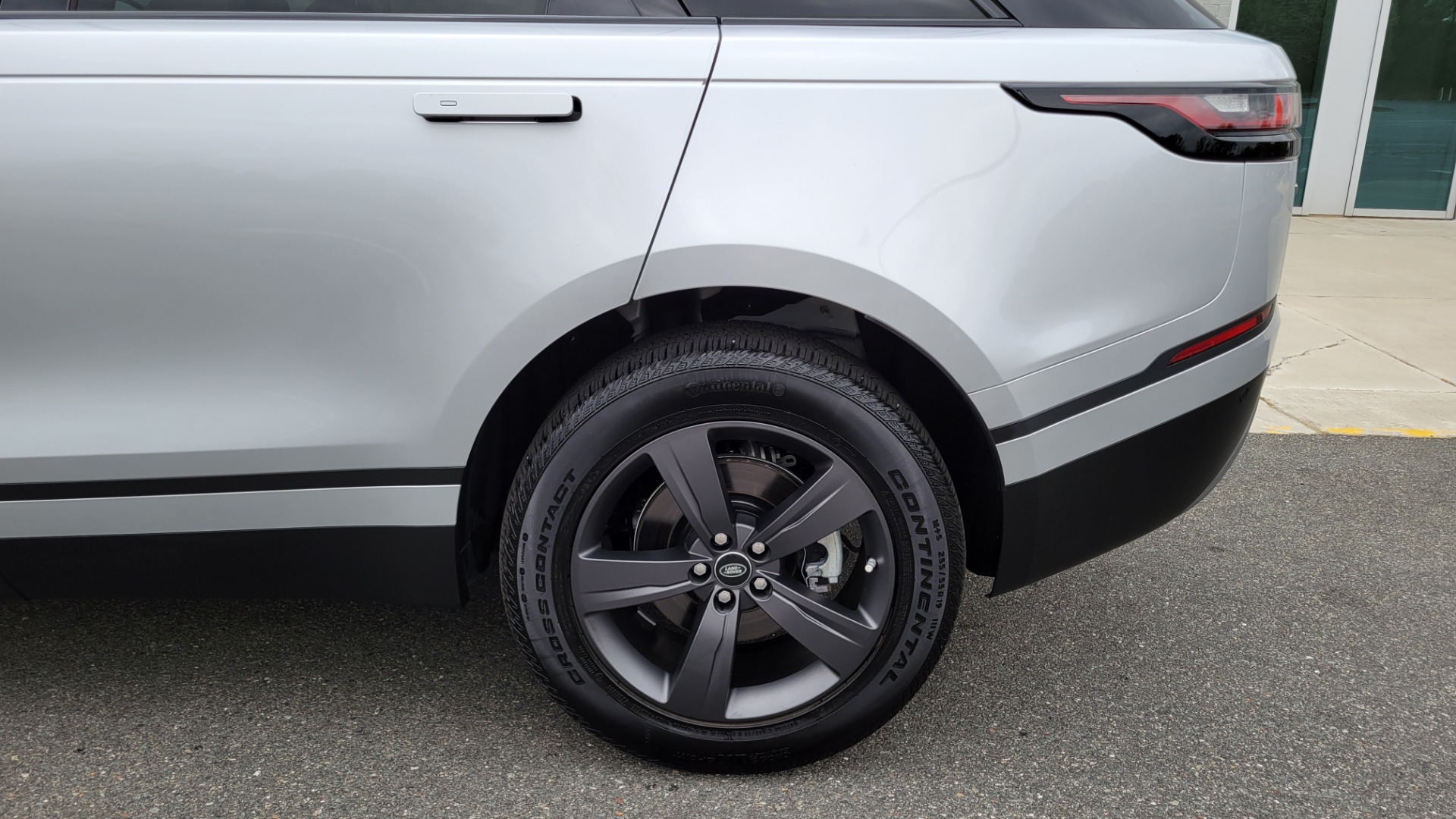 Used 2020 Land Rover RANGE ROVER VELAR S / AWD / 2.0L TURBO / NAV / SUNROOF / 19IN WHLS / REARVIEW for sale $59,995 at Formula Imports in Charlotte NC 28227 86