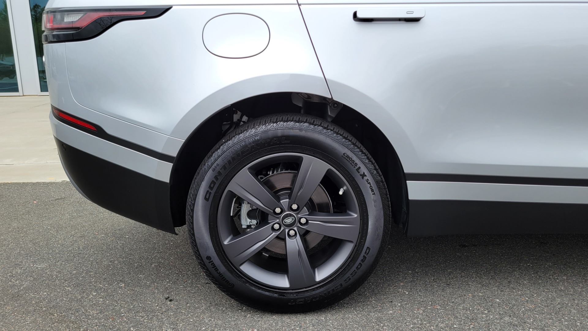 Used 2020 Land Rover RANGE ROVER VELAR S / AWD / 2.0L TURBO / NAV / SUNROOF / 19IN WHLS / REARVIEW for sale $59,995 at Formula Imports in Charlotte NC 28227 87