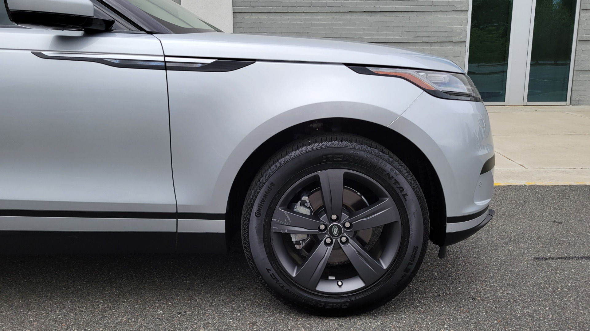Used 2020 Land Rover RANGE ROVER VELAR S / AWD / 2.0L TURBO / NAV / SUNROOF / 19IN WHLS / REARVIEW for sale $59,995 at Formula Imports in Charlotte NC 28227 88