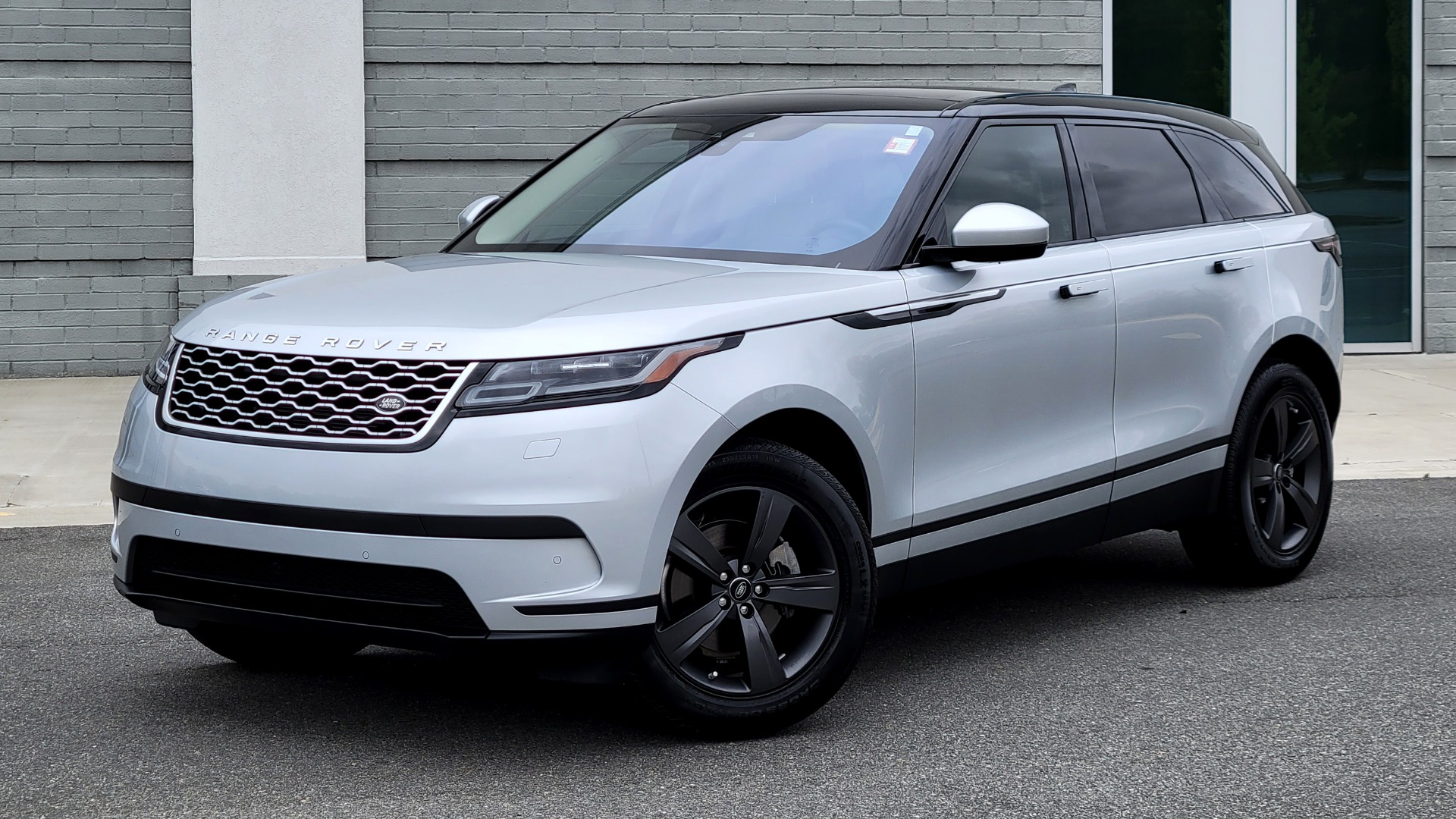 Used 2020 Land Rover RANGE ROVER VELAR S / AWD / 2.0L TURBO / NAV / SUNROOF / 19IN WHLS / REARVIEW for sale $59,995 at Formula Imports in Charlotte NC 28227 1