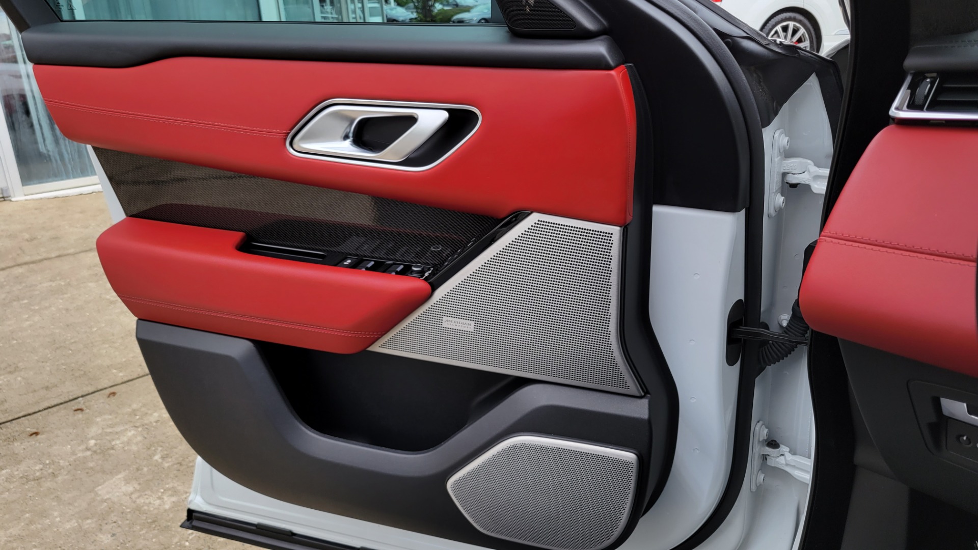 Used 2020 Land Rover RANGE ROVER VELAR SVAUTOBIOGRAPHY DYNAMIC ED / NAV / SUNROOF for sale $95,495 at Formula Imports in Charlotte NC 28227 25