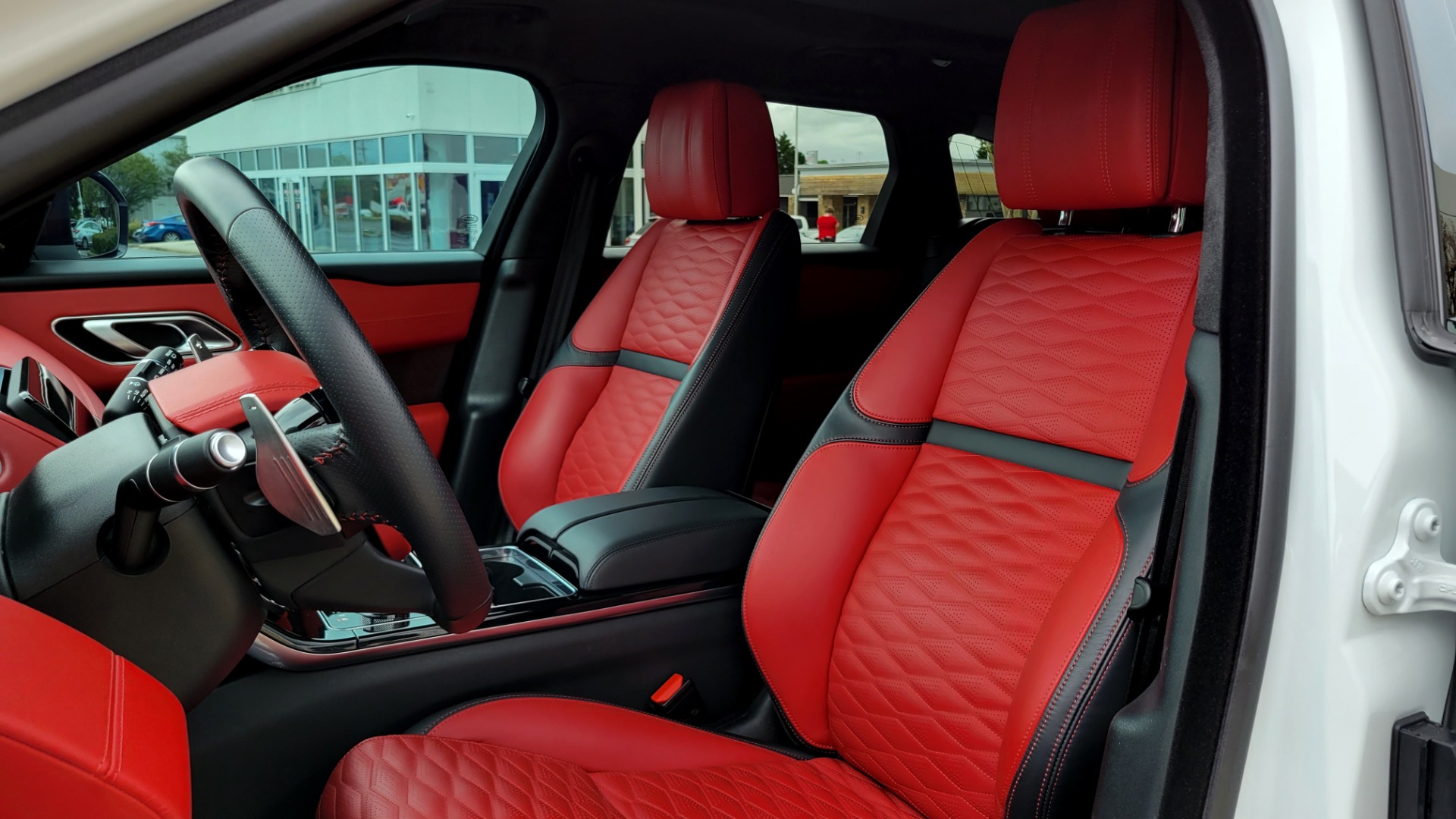 Used 2020 Land Rover Range Rover Velar SVAutobiography Dynamic Edition for sale $90,995 at Formula Imports in Charlotte NC 28227 32