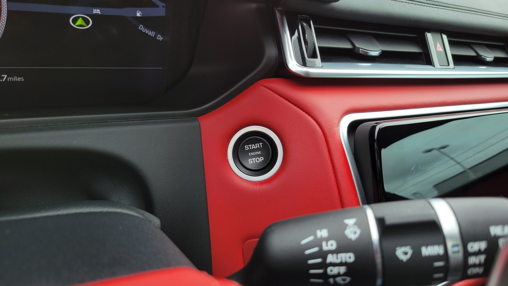 Used 2020 Land Rover RANGE ROVER VELAR SVAUTOBIOGRAPHY DYNAMIC ED / NAV / SUNROOF for sale $95,495 at Formula Imports in Charlotte NC 28227 39